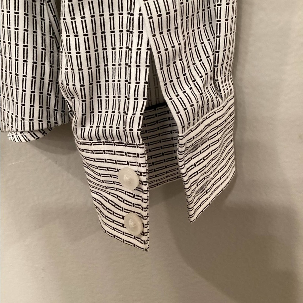 Banana Republic Women’s Black & White Dress Shirt in Size 4 NWOT - Picture 5 of 5